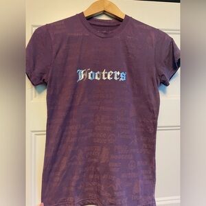 Women’s Hooters Graphic T-Shirt